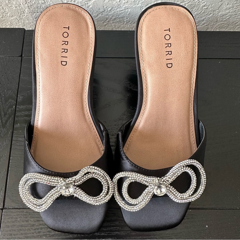 New with tags TORRID Rhinestone Bow Mule (WW) Size:7.5 👡 - Picture 6 of 14